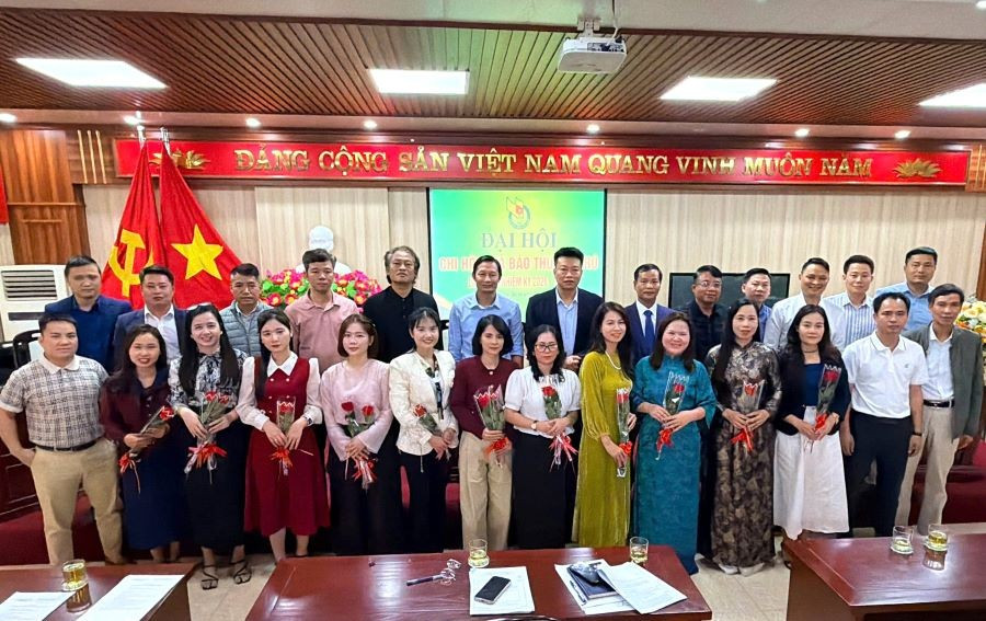 Đại biểu cùng các nhà báo, phóng viên thường trú tại Phú Thọ.