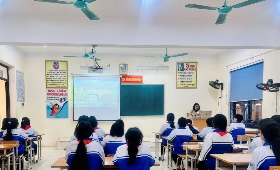 Trường THCS Hương Canh đẩy mạnh chuyển đổi số trong dạy học.