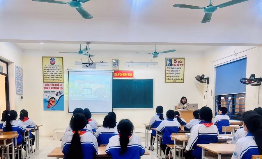 Trường THCS Hương Canh đẩy mạnh chuyển đổi số trong dạy học.