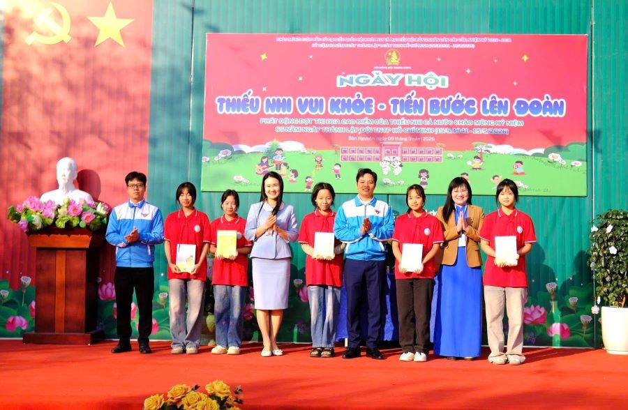 Ngày hội tại Trường THCS Vĩnh Lại có nhiều hoạt động ý nghĩa, giáo dục truyền thống cho học sinh.