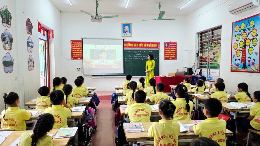 Các trường Tiểu học ở phường Phú Thọ chuyển đổi số đồng bộ từ quản lý đến dạy học (ảnh Trường Tiểu học Hùng Vương).