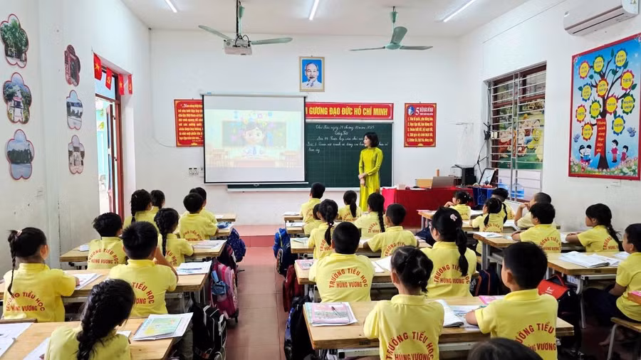 Các trường Tiểu học ở phường Phú Thọ chuyển đổi số đồng bộ từ quản lý đến dạy học (ảnh Trường Tiểu học Hùng Vương).