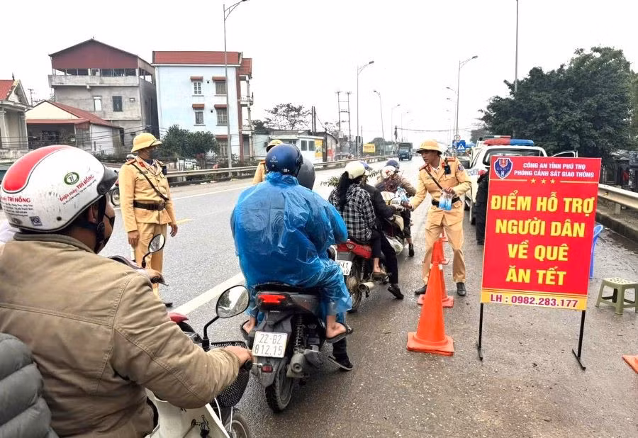 Một điểm hỗ trợ người dân về quê ăn Tết (ảnh Công an tỉnh Phú Thọ).