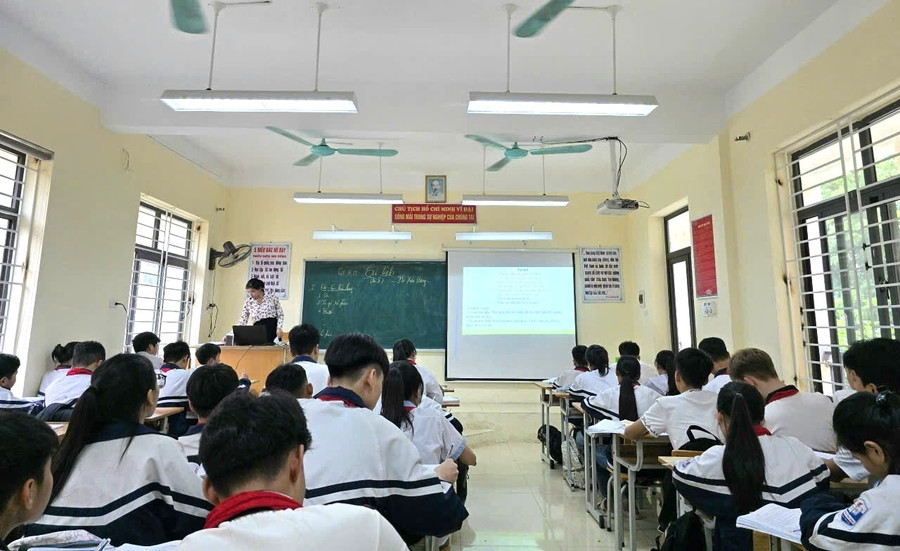 Trường THCS Phạm Công Bình ứng dụng công nghệ thông tin trong giảng dạy.