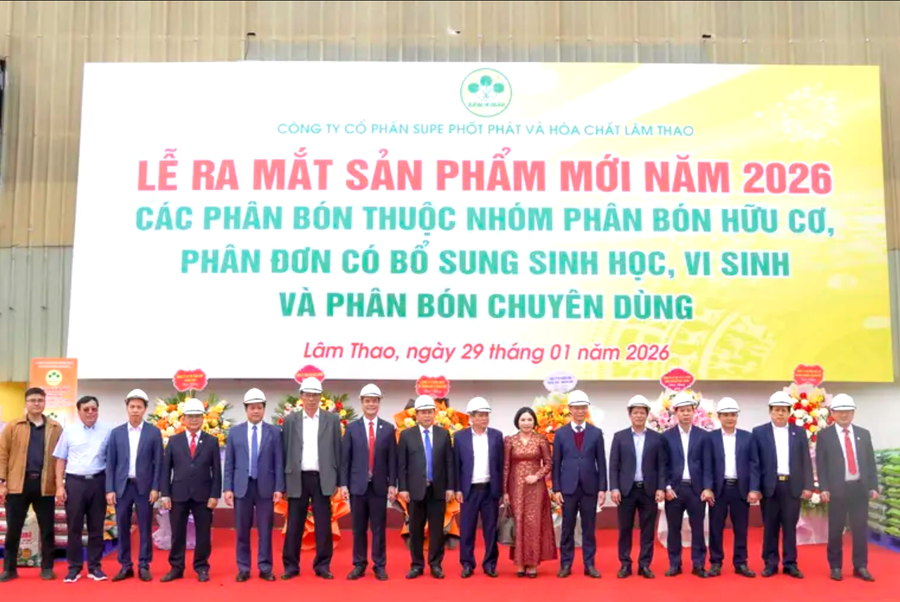 Các đại biểu tại Lễ ra mắt sản phẩm mới năm 2026 của Công ty cổ phần Supe Phốt phát và Hóa chất Lâm Thao.