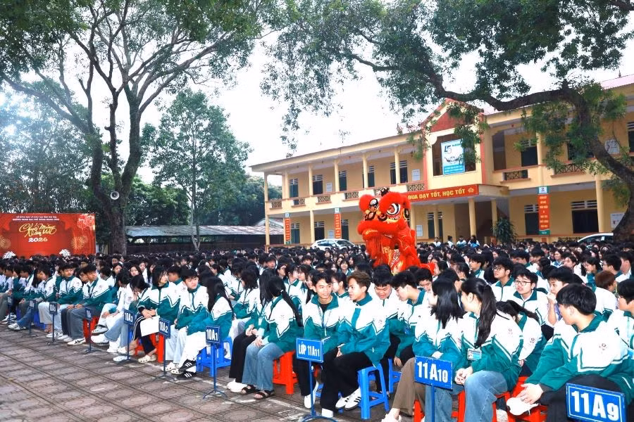 Sôi nổi chương trình ngoại khóa “Mừng Xuân Bính Ngọ 2026” tại Trường THPT Phong Châu.