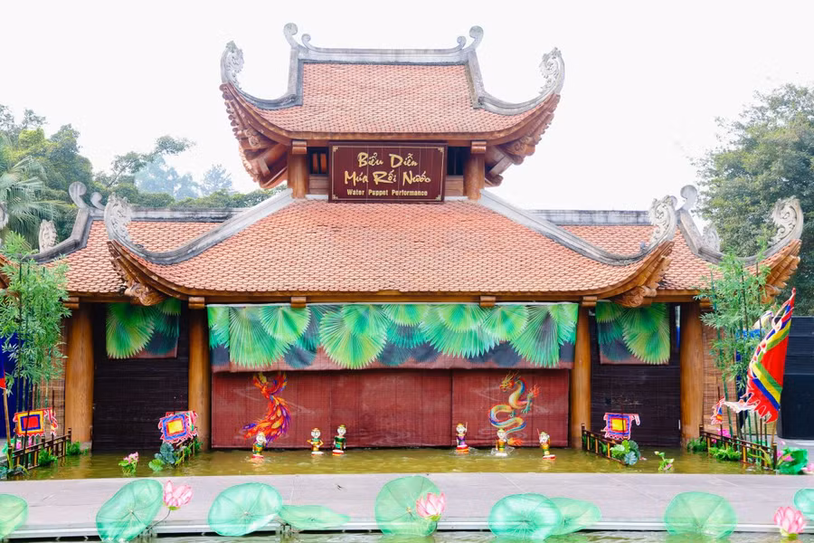 Tích trò “Du xuân trẩy hội Đền Hùng” với nhiều hoạt cảnh độc đáo (Ảnh: Thu Hương). 