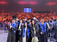 Sinh viên chương trình liên kết giữa Trường Đại học Giao thông vận tải và Trường EM Normandie (Pháp) trong lễ tốt nghiệp tại Pháp.