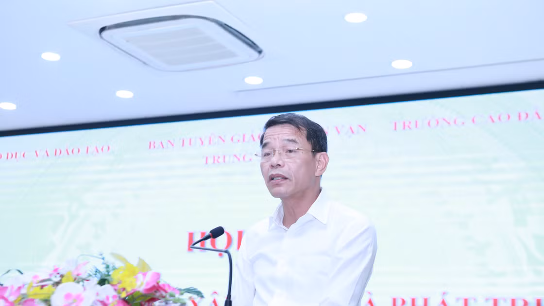 Ông Vũ Thanh Mai - Phó Trưởng Ban Tuyên giáo và Dân vận Trung ương phát biểu tại hội thảo. 