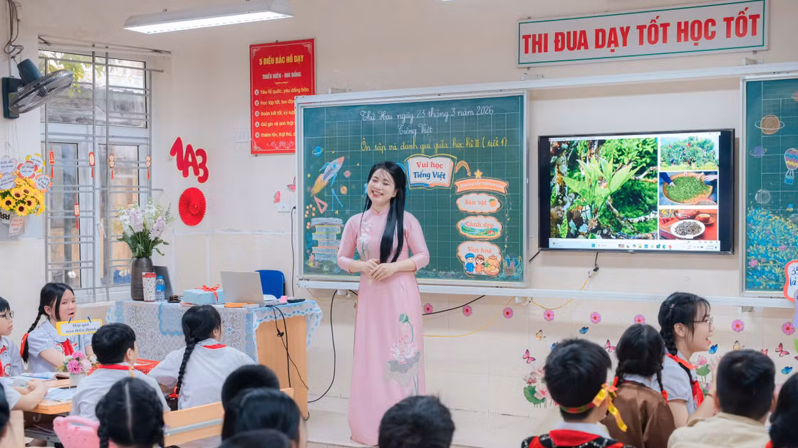 Cô trò Trường Tiểu học Yên Nghĩa, phường Yên Nghĩa, Hà Nội trong giờ học. Ảnh: Đình Tuệ.