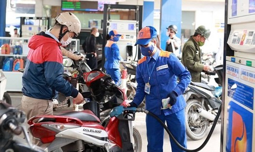 Đề xuất miễn, giảm thuế nhập khẩu Ethanol để hạ giá xăng E10