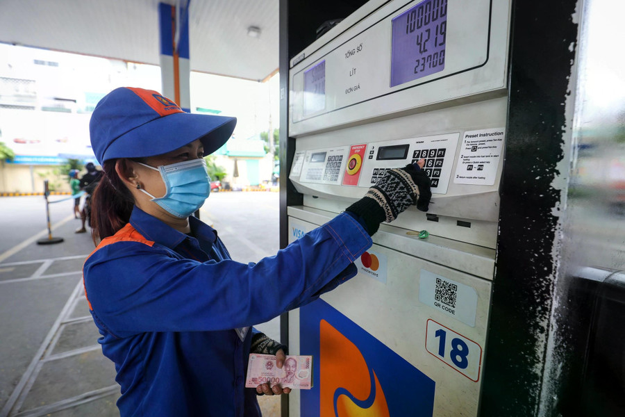 Giá xăng dầu tiếp tục tăng lần thứ hai liên tiếp