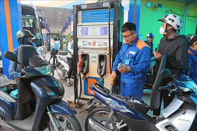 Thủ tướng chỉ thị tiết kiệm năng lượng, phát triển giao thông điện