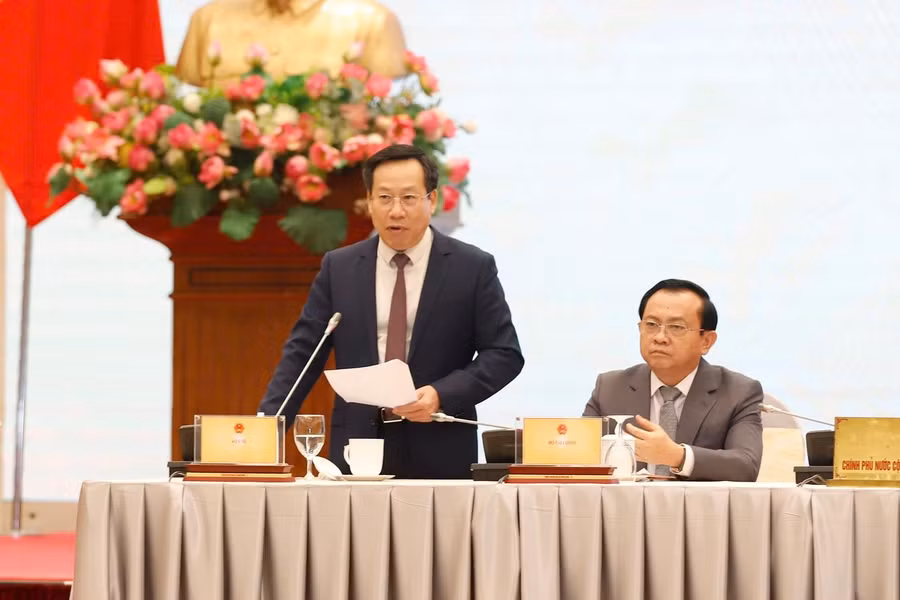 Thứ trưởng Bộ Y tế Lê Đức Luận 