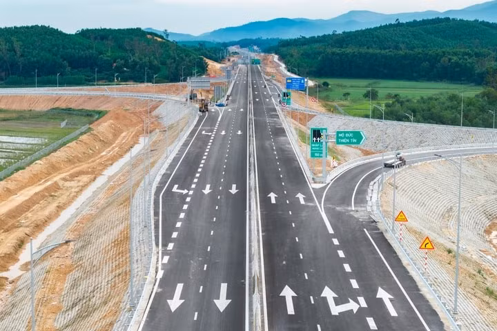 Bộ Xây dựng yêu cầu xử lý hành vi phá hoại cáp điện trên cao tốc Bắc - Nam