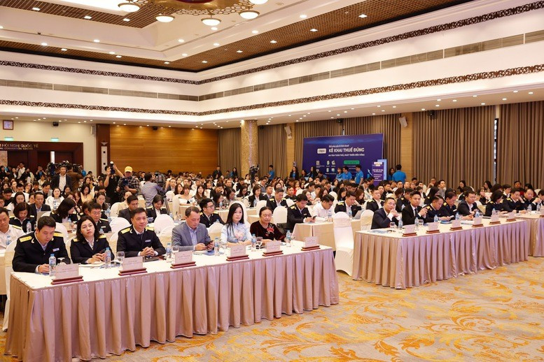 Các đại biểu tham dự Hội thảo "Giải pháp giúp hộ kinh doanh kê khai thuế đúng, an tâm tuân thủ, phát triển bền vững".