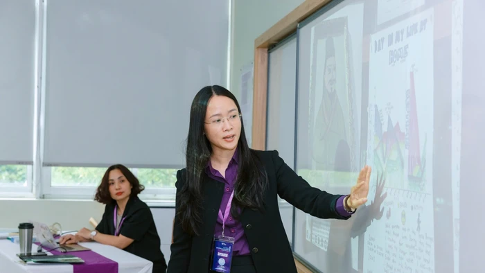 Cô Trần Phương Thanh, giáo viên Ngữ văn, Trường THPT Olympia (Hà Nội) chia sẻ tại mini workshop "viết sâu".