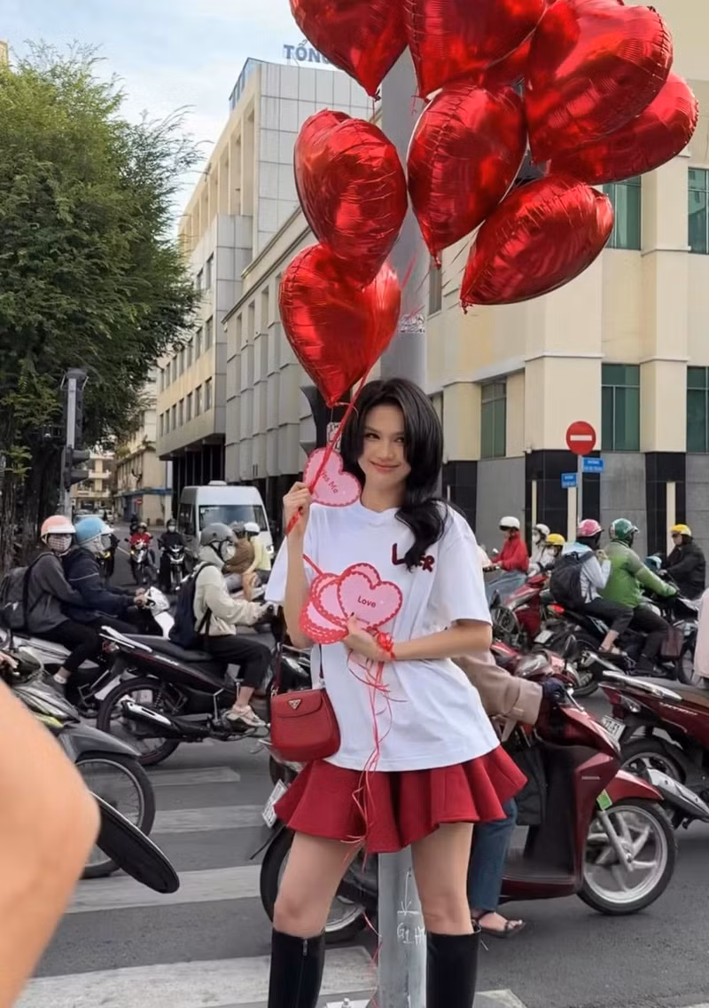 Ngọc Trinh là một trong những cái tên nổi bật của làng giải trí bởi cô luôn biết cách thu hút sự chú ý của công chúng. ngoc-trinh-10.jpg