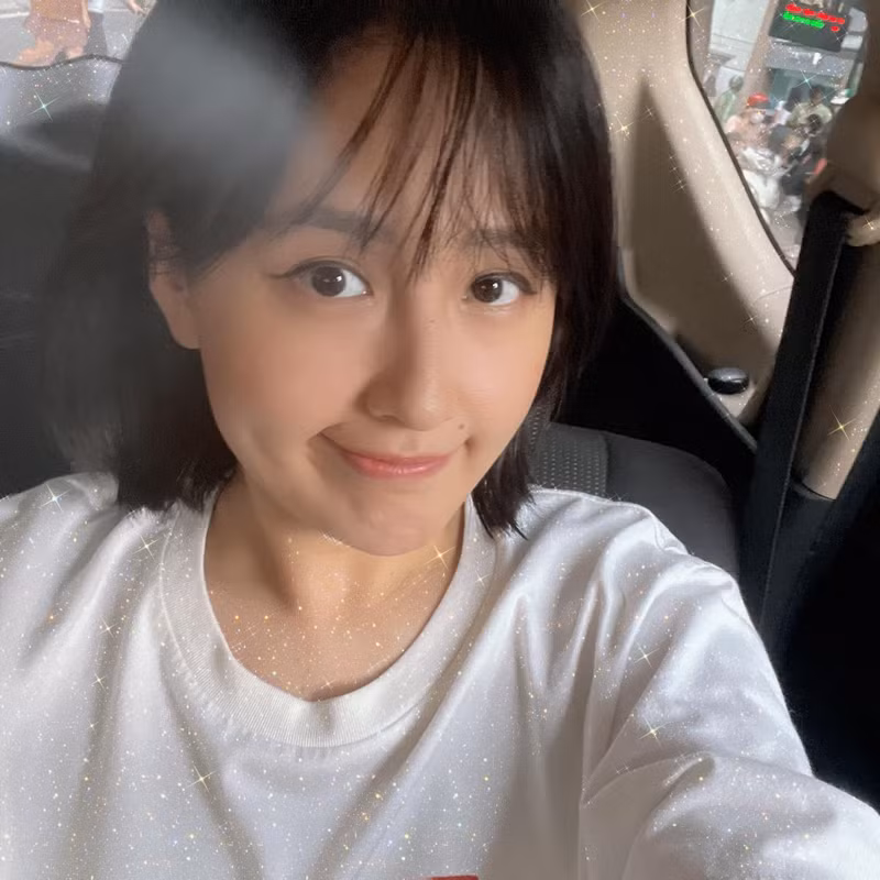 Nàng hậu vô cùng xinh đẹp với kiểu tóc ngắn ngang vai màu nâu hạt dẻ. mai-phuong-thuy-7-2276.jpg