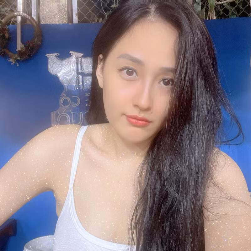 Cô tâm sự: "Vì sự nghiệp đánh cú thuận cú trái. Mình phải cắt tóc thôi. Bye bye dung mạo mỹ miều vốn chỉ hạp tóc dài". mai-phuong-thuy-10-4480.jpg