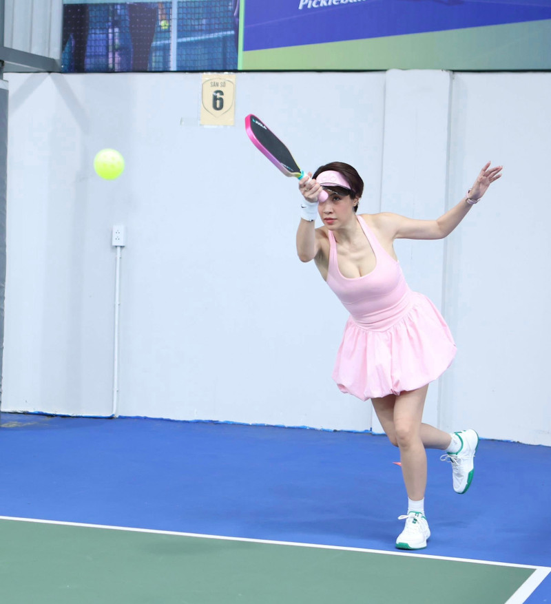 Với nghệ sĩ, hình ảnh cá nhân không chỉ là vấn đề gu thẩm mỹ mà còn thể hiện sự tinh tế trong việc ứng xử nơi công cộng. pha-le-7.jpg