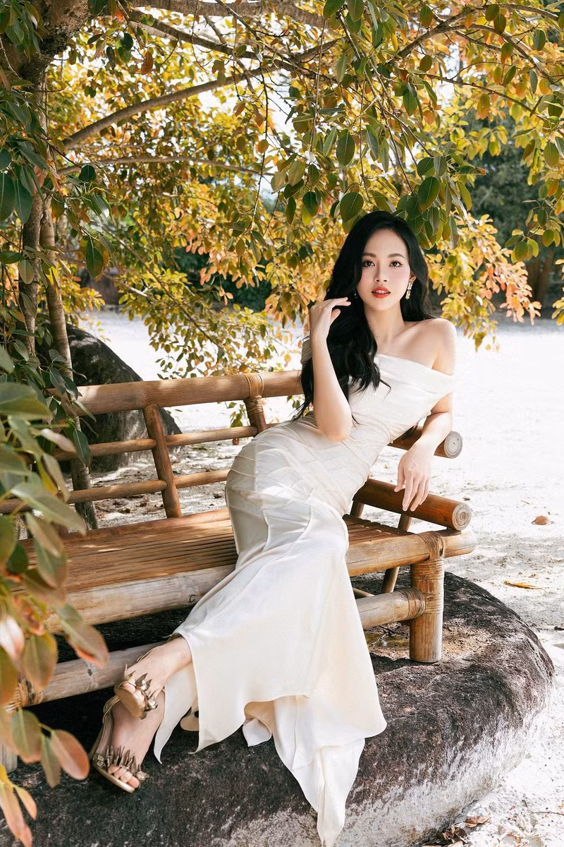 Người đẹp cũng là một trong những thành viên có đóng góp tích cực của CLB Suối mát từ tâm, tham gia nhiều các dự án cộng đồng và đóng góp cho xã hội. TRỊNH LINH - TỐT NGHIỆP THỦ KHOA (2).jpg