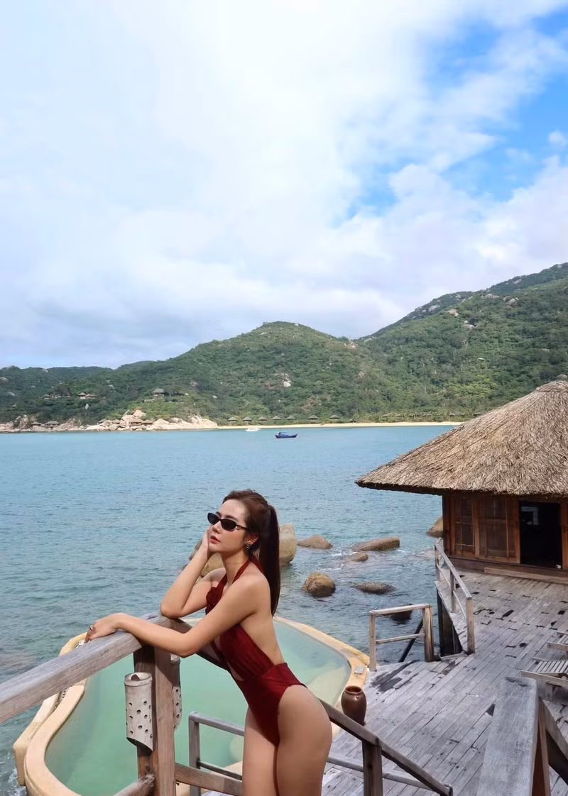 Nữ diễn viên cho biết, sau khi trở thành mẹ, cô càng ý thức rõ hơn việc chăm sóc cơ thể, giữ gìn sắc vóc không chỉ cho bản thân mà còn để làm gương cho con trai. phan-minh-huyen-6.jpg