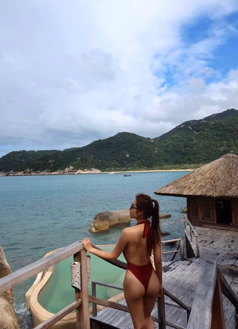 Để có được thân hình lý tưởng ở tuổi 35, Huyền Lizzie duy trì chế độ tập luyện nghiêm túc và khoa học để giữ vòng eo thon, vòng ba săn chắc. phan-minh-huyen-7.jpg