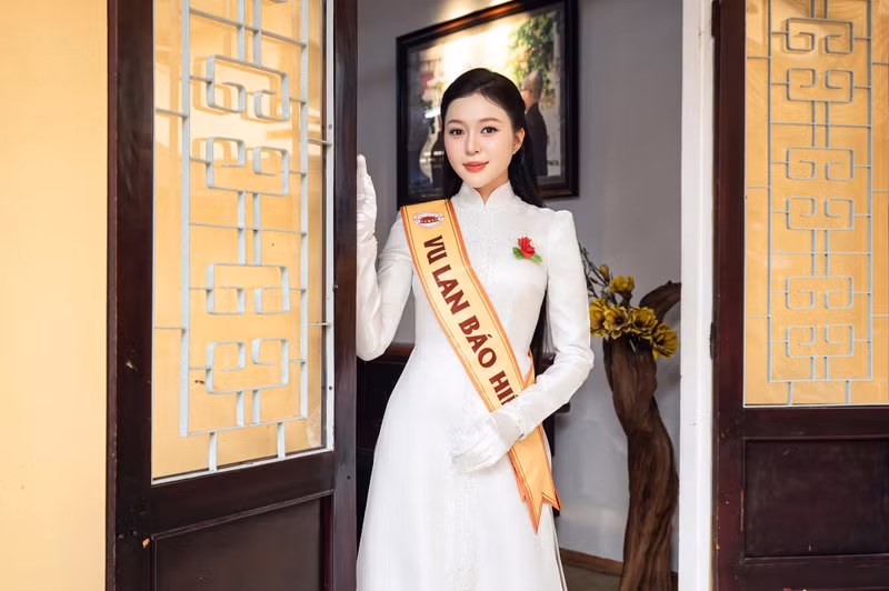 Nàng hậu dành trọn thời gian trong buổi lễ để lắng lòng, chiêm nghiệm những giá trị của đạo hiếu. 2160db25-4fae-4943-b1ec-ad7ef7ffbefa.jpg