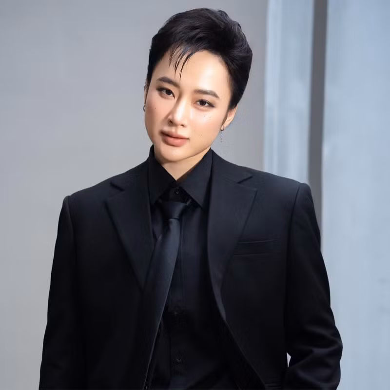 angela-phuong-trinh-1.jpg