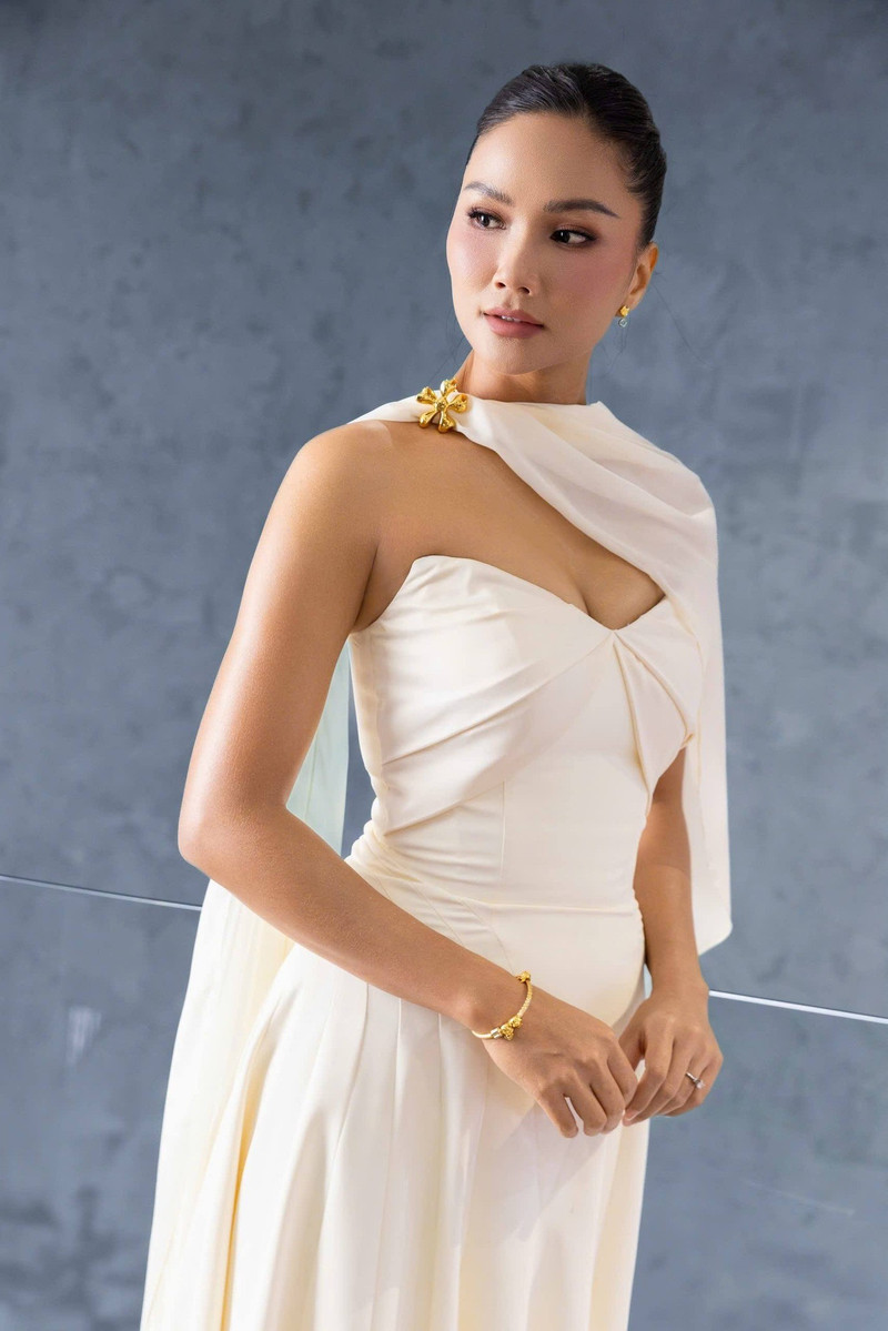 Mới đây, chia sẻ đầy cảm hứng của H'Hen Niê về câu chuyện lấy lại vóc dáng và sự tự tin sau sinh đã nhận được sự đồng cảm lớn từ nhiều bà mẹ trẻ. hh-hhen-nie-4.jpg