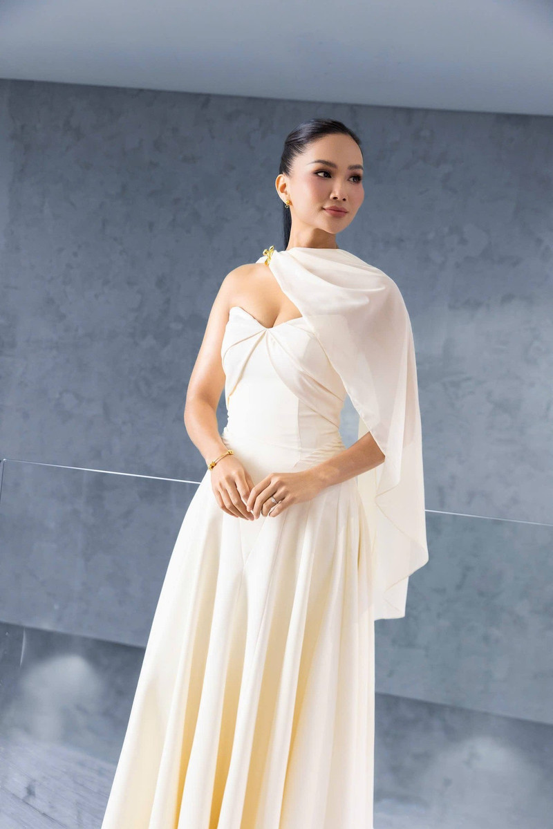 Sau khi lập gia đình và bước vào một chương mới của cuộc sống, cô càng cho thấy sự trưởng thành trong suy nghĩ. hh-hhen-nie-2.jpg