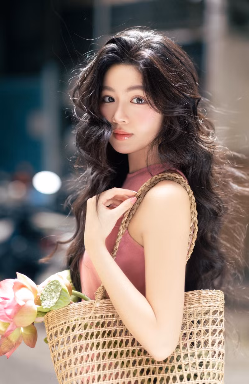 Chỉ sau ít giờ đăng tải, bộ ảnh đã nhanh chóng thu hút hàng chục nghìn lượt yêu thích cùng vô số lời khen ngợi từ người hâm mộ. lo-lem-9.jpg