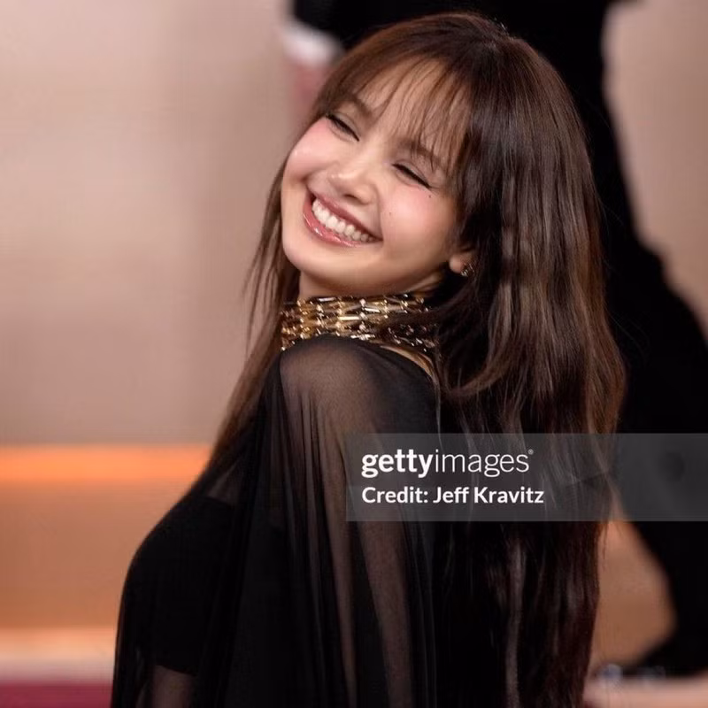 Màn xuất hiện tại Lễ trao giải Quả Cầu Vàng lần thứ 83 không chỉ là khoảnh khắc thời trang đáng nhớ của Lisa mà còn cho thấy sự trưởng thành rõ nét trong phong cách của cô. lisa-11.jpg