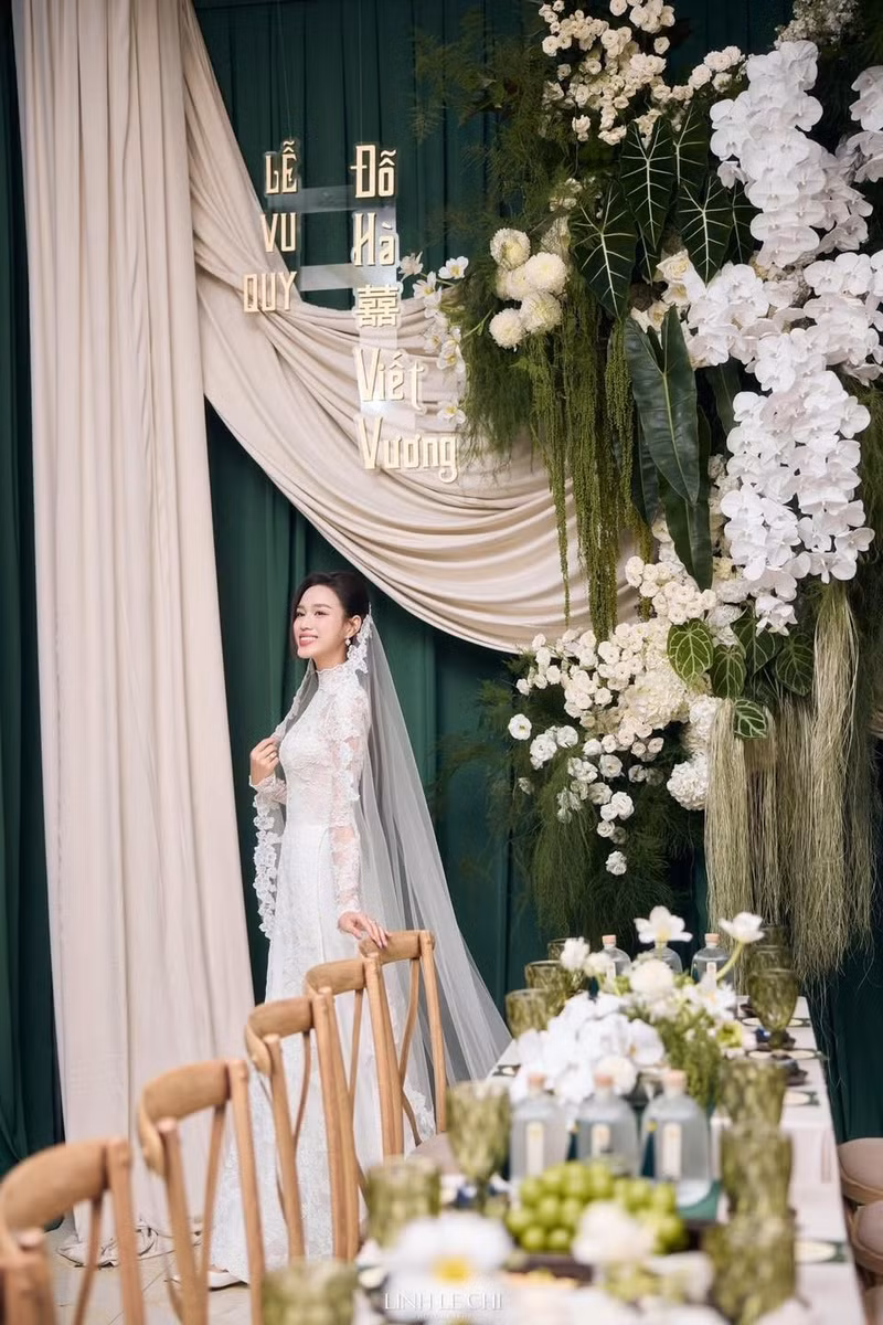 Buổi lễ mang đậm màu sắc truyền thống, giàu cảm xúc và được chuẩn bị hết sức chu đáo. do-thi-ha-6.jpg