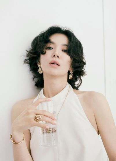 Trong khi đó, Song Hye Kyo đã hoàn thành việc quay phim cho bộ phim Tantara của Netflix. song-hye-kyo-10.jpg