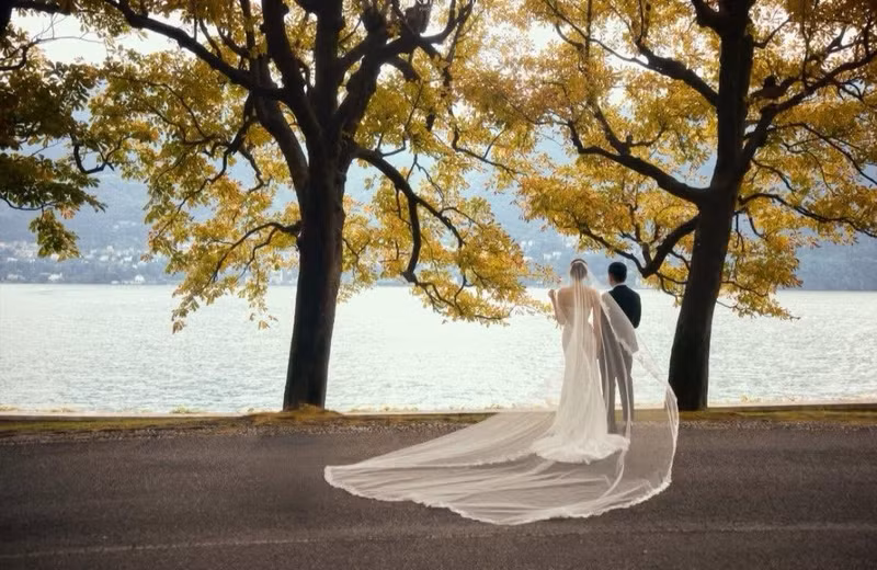 Bên cạnh cô, ông xã Viết Vương gây ấn tượng với vẻ ngoài lịch lãm, phong độ trong bộ suit được cắt may tinh tế. do-thi-ha-6.jpg