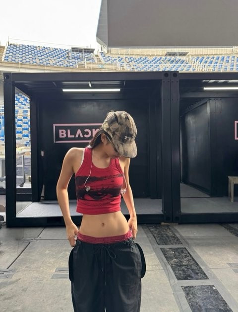 jennie-1.png