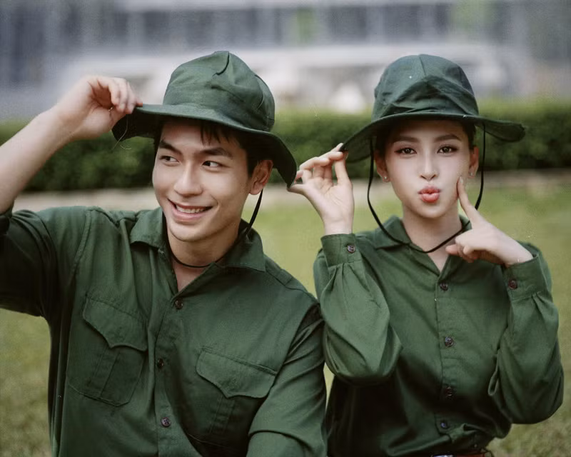 Có thể thấy, qua hàng loạt động thái này, cư dân mạng không thể không đặt ra nghi vấn và mong rằng cặp đôi trai tài gái sắc này sẽ nhanh chóng thành đôi. tieu-vy-11.jpg