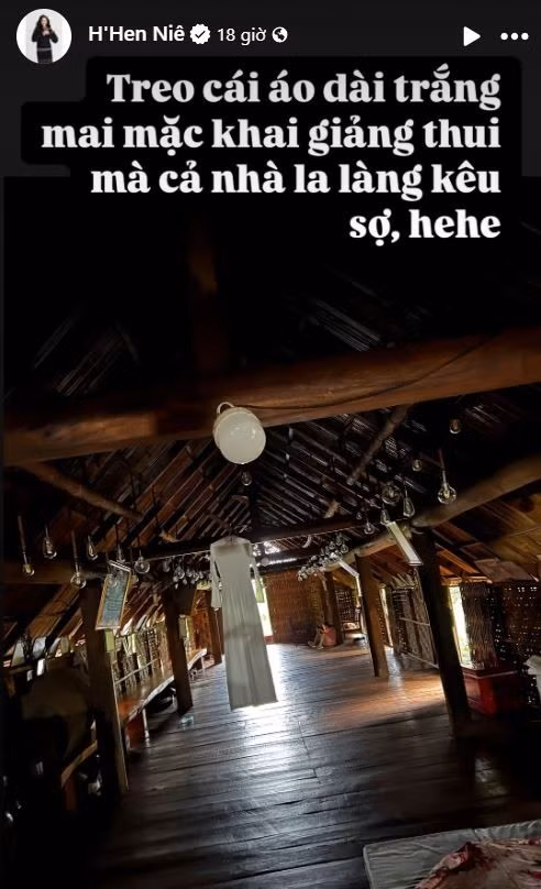 Hoa hậu H’ Hen Niê chia sẻ hình ảnh tà áo dài trong ngày lễ khai giảng. sao việt 8.JPG