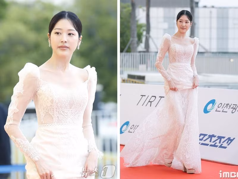 Chị gái của Jang Won Young là Jang Da Ah đã tham gia lễ trao giải ngay sau khi ra mắt trong bộ phim truyền hình. yoona 10.JPG