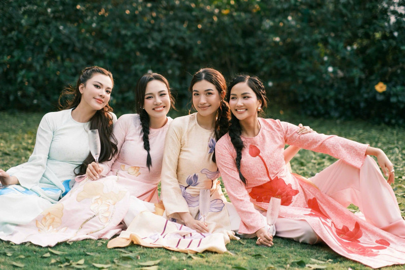 Điểm chung của dàn người đẹp chính là thần thái rạng ngời và sự hòa quyện hoàn hảo giữa nét đẹp hiện đại với giá trị truyền thống. hhen-nie-6.jpg