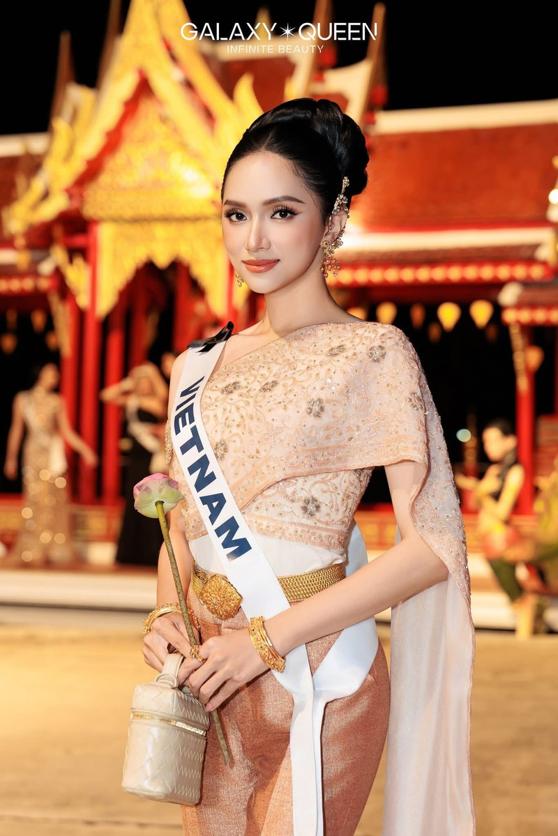 Trong suốt hành trình trước đêm chung kết, Hương Giang luôn tận dụng mỗi khoảnh khắc xuất hiện để truyền tải thông điệp và cá tính riêng của mình. huong-giang-5.jpg