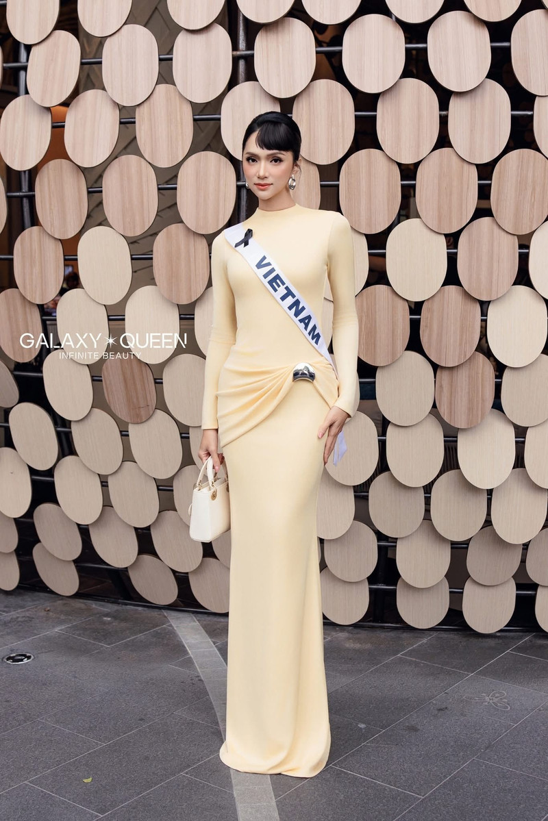 Ngay từ khi được công bố là đại diện Việt Nam tham dự Miss Universe lần thứ 74 tại Thái Lan, Hương Giang đã gây chú ý lớn. huong-giang-3.jpg