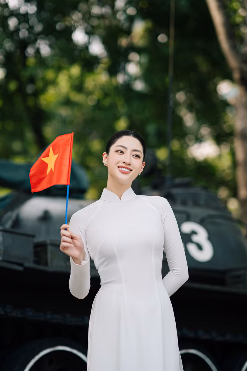 Nàng hậu không chỉ thể hiện lòng tri ân, mà còn kêu gọi giới trẻ hãy hiểu và tự hào về lịch sử vẻ vang của đất nước. luong-thuy-linh-30-15.png