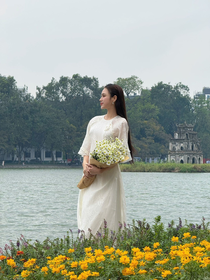 Bộ ảnh được xem như minh chứng rõ ràng cho thấy sự “thăng hạng nhan sắc và phong cách” của Đỗ Hà sau khi bước sang một giai đoạn mới của cuộc đời. do-thi-ha-7.jpg