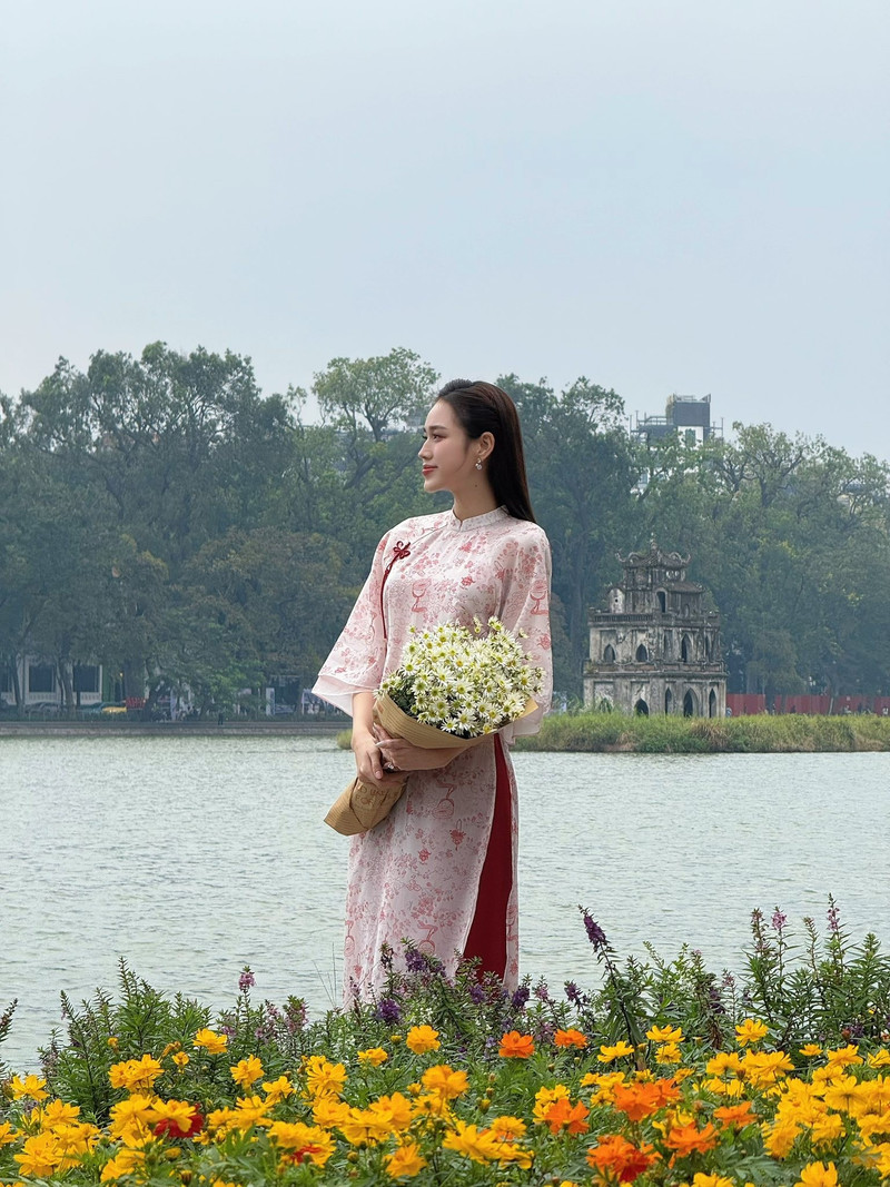 Bộ ảnh mới này ngay lập tức chạm đến cảm xúc của nhiều người. do-thi-ha-3.jpg