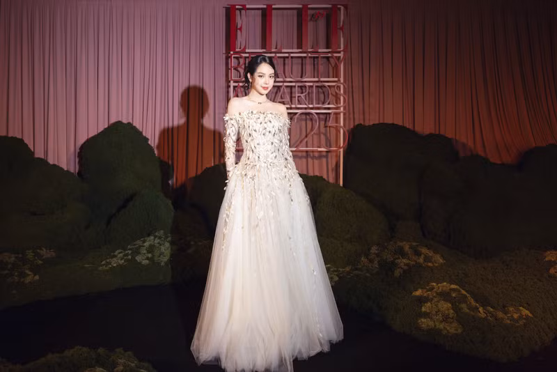 Sự duyên dáng, tự tin và những hoạt động tích cực của Hoa hậu Thanh Thủy đã tạo được ấn tượng sâu sắc, nhận được sự yêu mến từ công chúng. hai13642.jpg