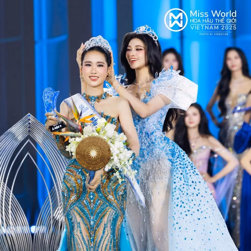 Không chỉ gây ấn tượng bởi phần thể hiện tự tin trên sân khấu, Tâm Như còn ghi điểm nhờ nhan sắc trong trẻo cùng phong cách thời trang đời thường trẻ trung, gần gũi. tam-nhu-1.jpg