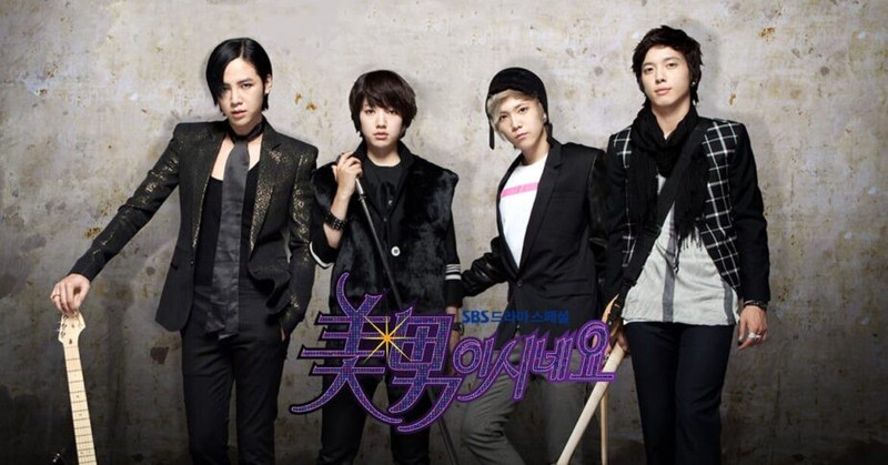 Cô nàng đẹp trai kể về một cô gái cải trang thành anh trai sinh đôi của mình để tham gia một nhóm nhạc nam nổi tiếng, gây ra sự hỗn loạn và tình yêu bất ngờ. phim-7.jpg